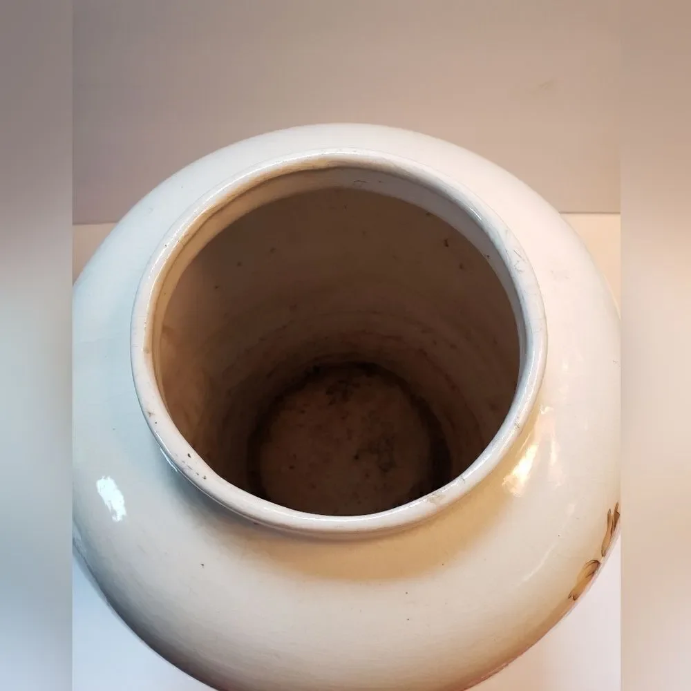 Large Pot w/Flowers & Butterflies